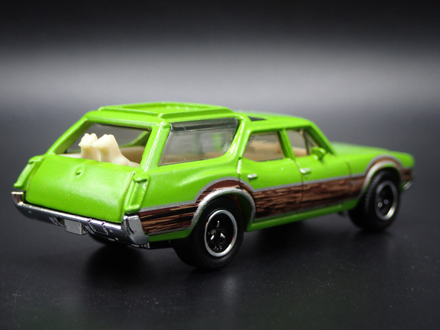 1971 71 OLDS OLDSMOBILE VISTA CRUISER WAGON GREEN 1:64 SCALE DIECAST MODEL CAR