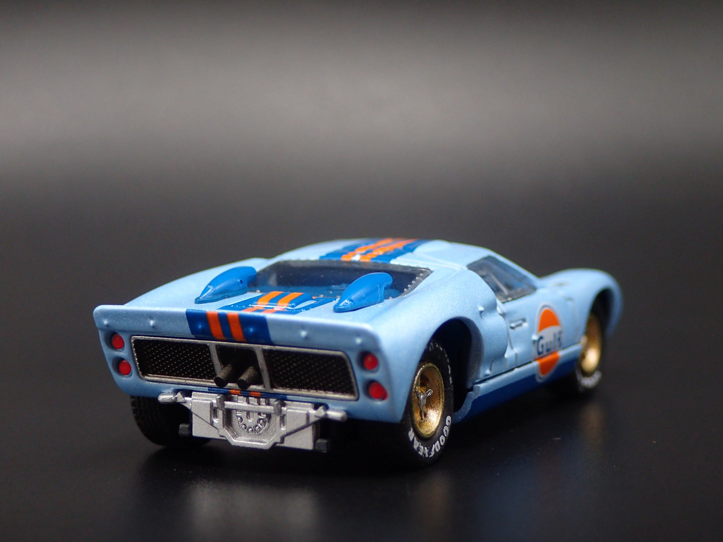 1966 66 FORD GT40 MK II RACE CAR GULF OIL 1:64 SCALE DIORAMA DIECAST MODEL CAR