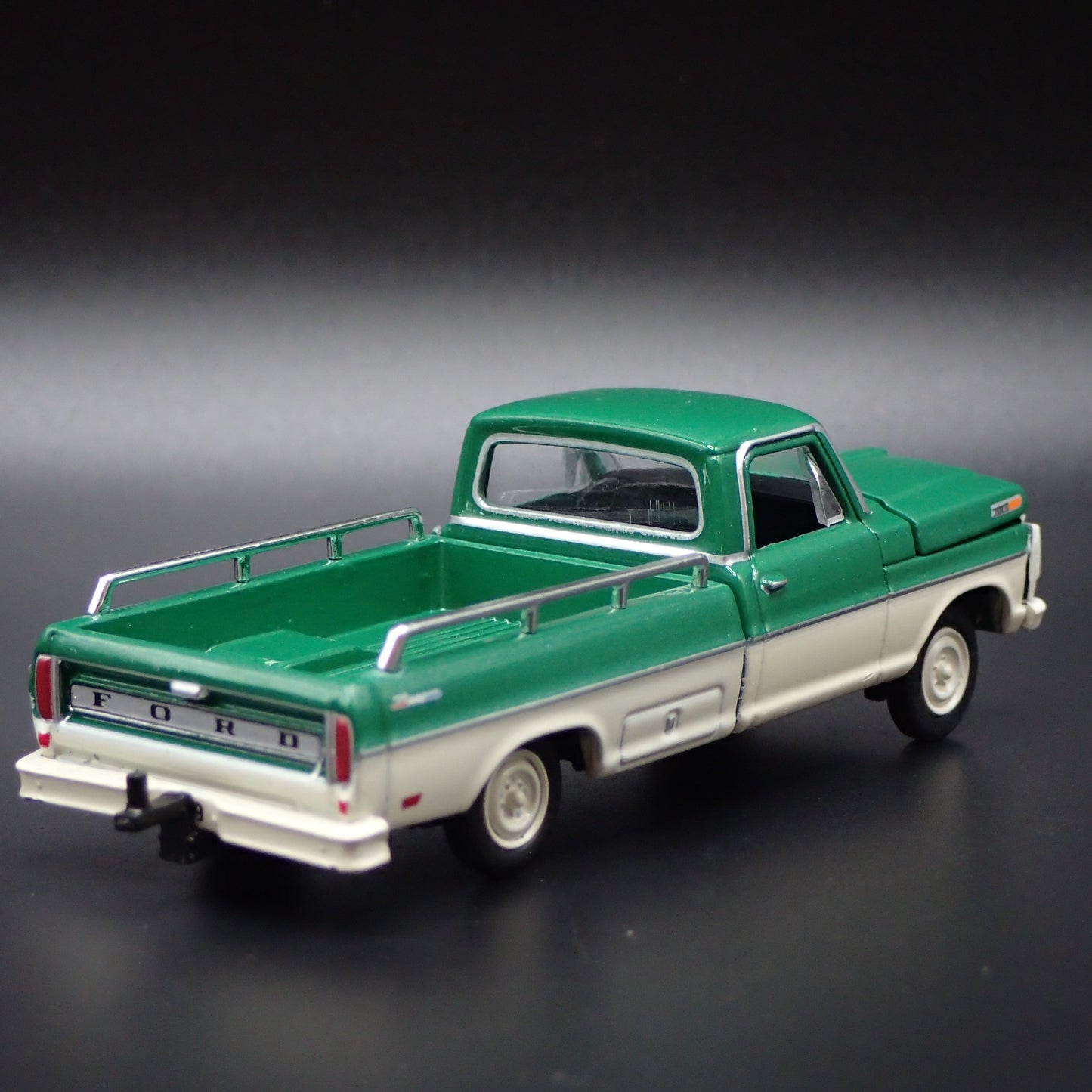 1969 69 FORD F100 RANGER PICKUP TRUCK HITCH 1:64 SCALE DIORAMA DIECAST MODEL CAR