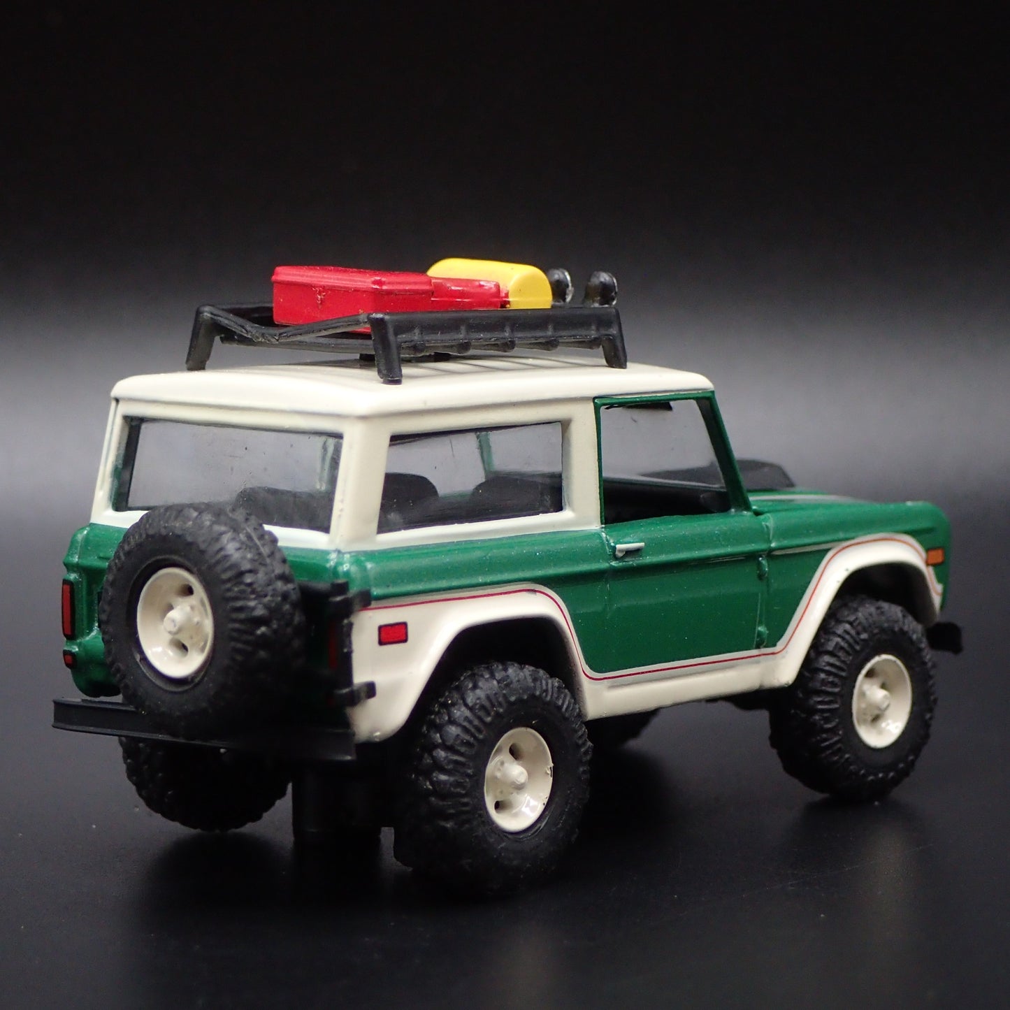 1971 71 FORD BRONCO OFF ROAD 1:64 SCALE COLLECTIBLE DIORAMA DIECAST MODEL CAR