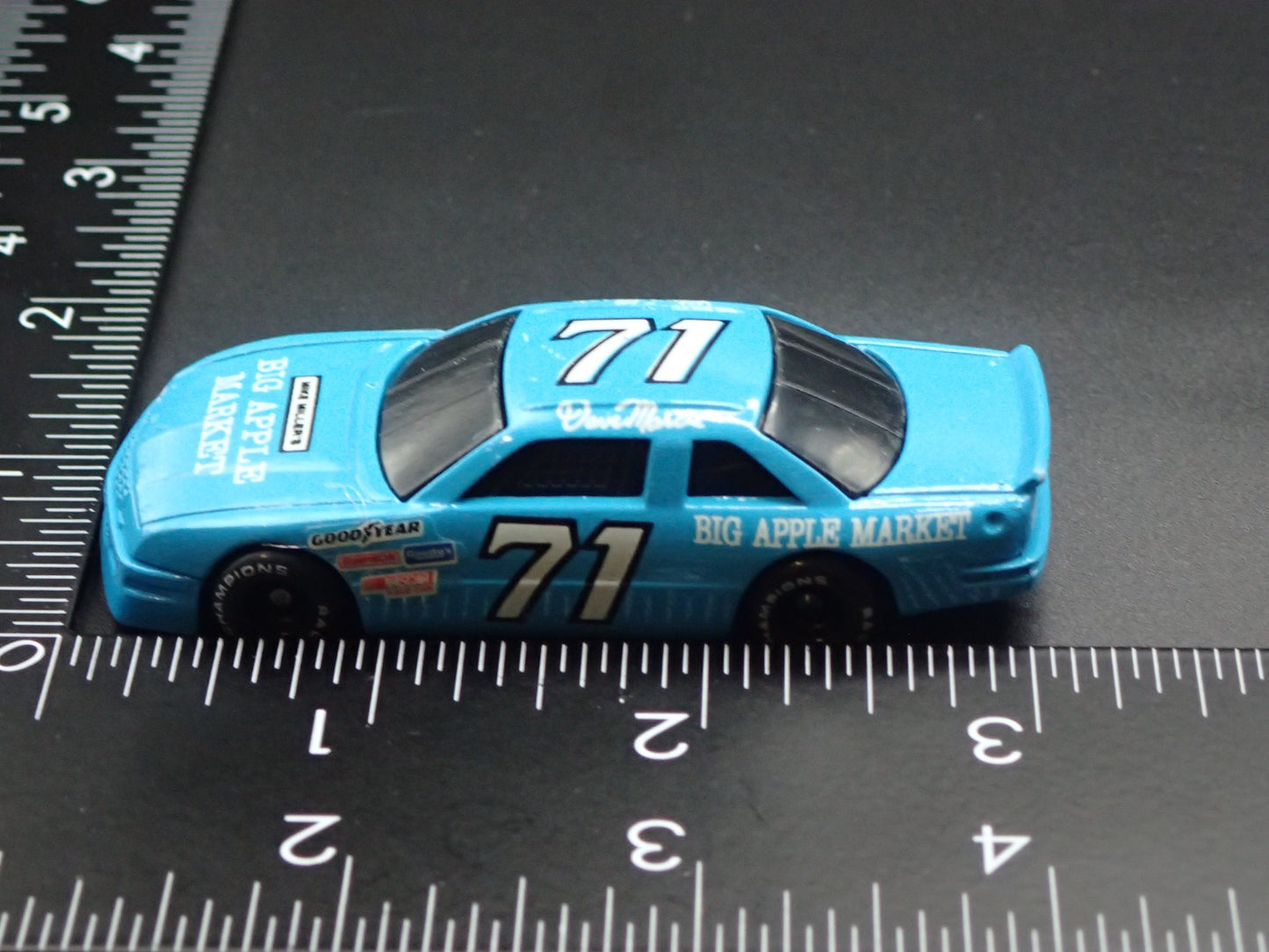 1991 91 CHEVY LUMINA #71 DAVE MARCIS NASCAR 1:64 SCALE DIECAST MODEL CAR