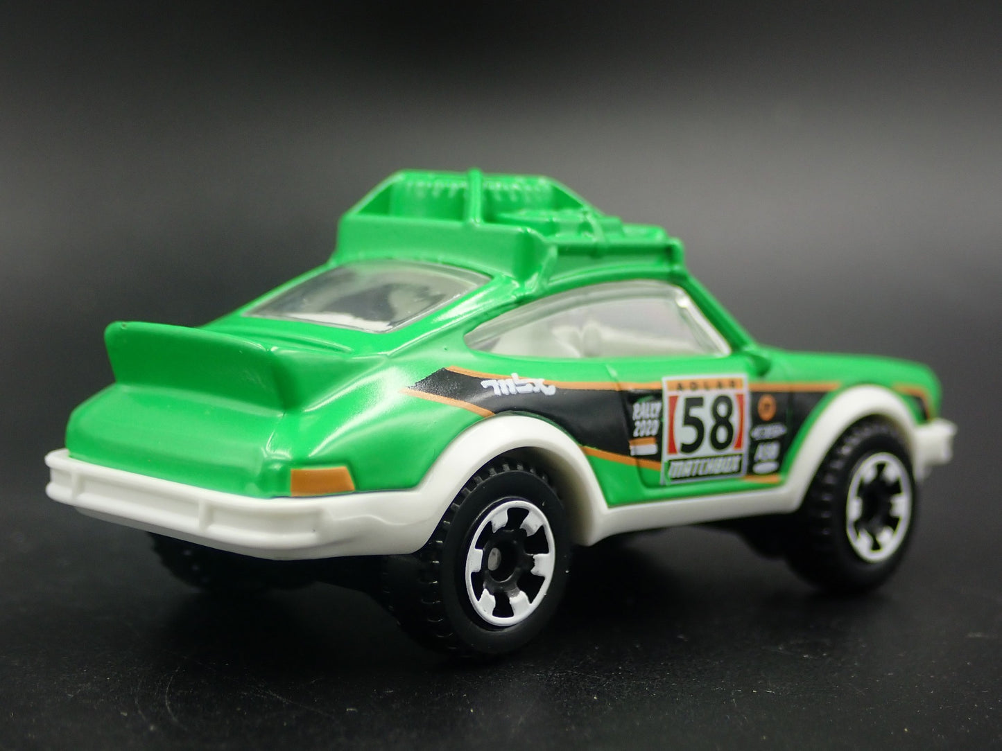 1985 85 PORSCHE 911 RALLY RACE CAR GREEN 1:64 SCALE DIORAMA DIECAST MODEL CAR