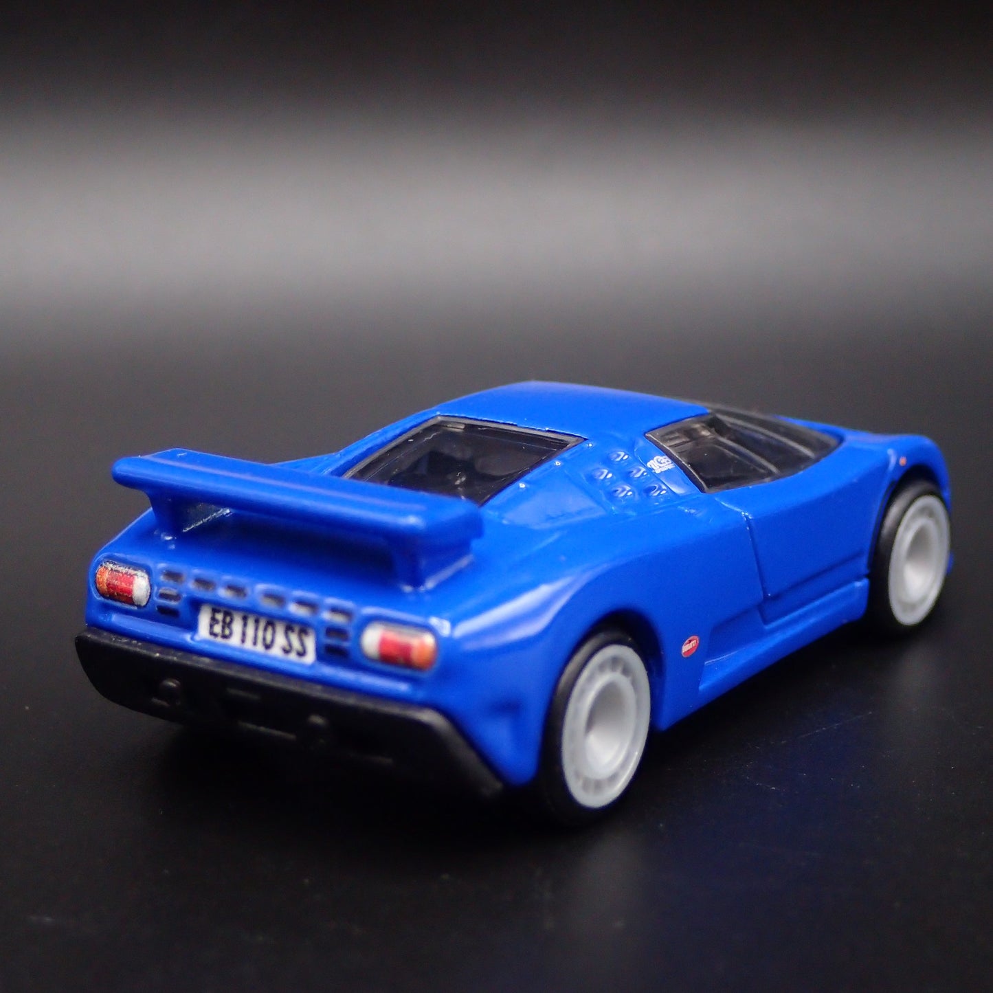 1991-1995 BUGATTI EB110 SUPER CAR BLUE 1:64 SCALE DIORAMA DIECAST MODEL CAR