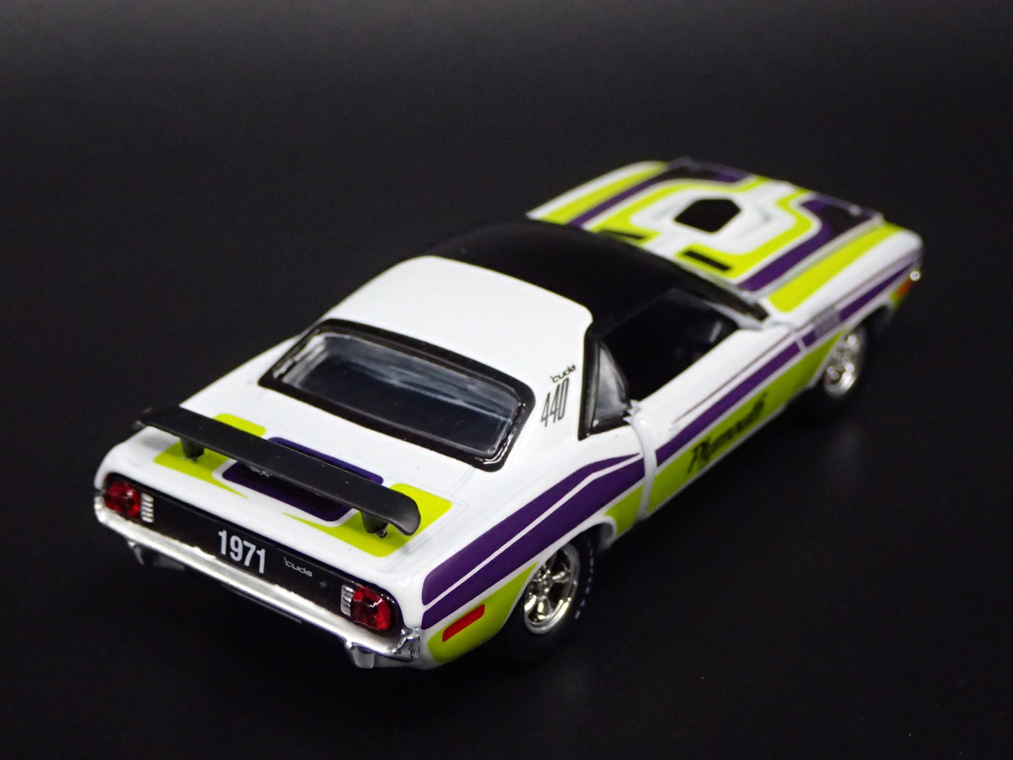 1971 71 PLYMOUTH HEMI CUDA 440 GREEN RARE 1:64 SCALE DIORAMA DIECAST MODEL CAR