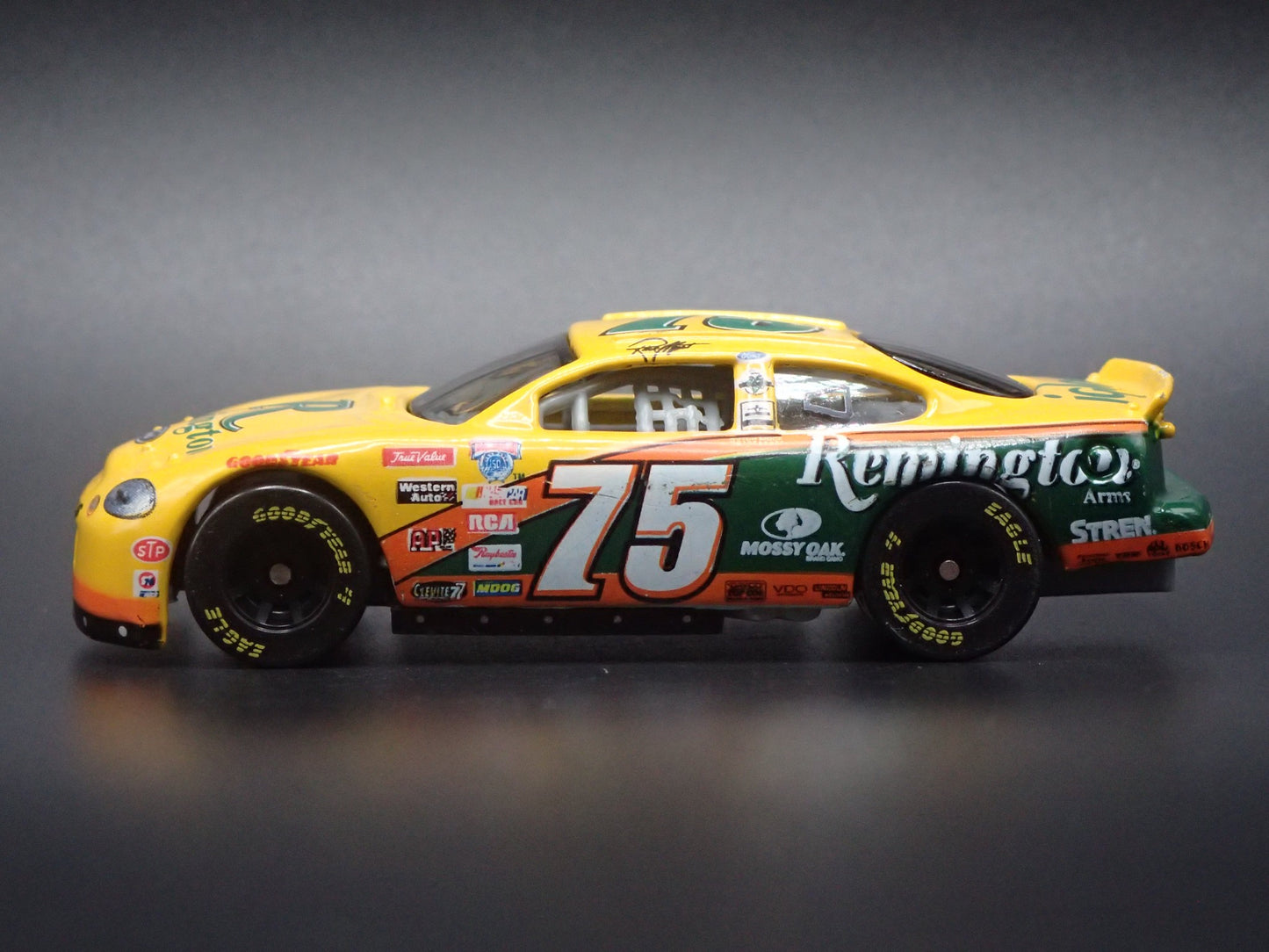1998 98 FORD TAURUS 75 RICK MAST NASCAR 1:64 SCALE DIORAMA DIECAST MODEL CAR