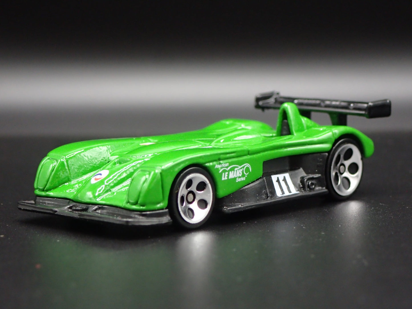 1999-2002 PANOZ LMP-1 ROADSTER RACE CAR 1:64 SCALE DIORAMA DIECAST MODEL CAR