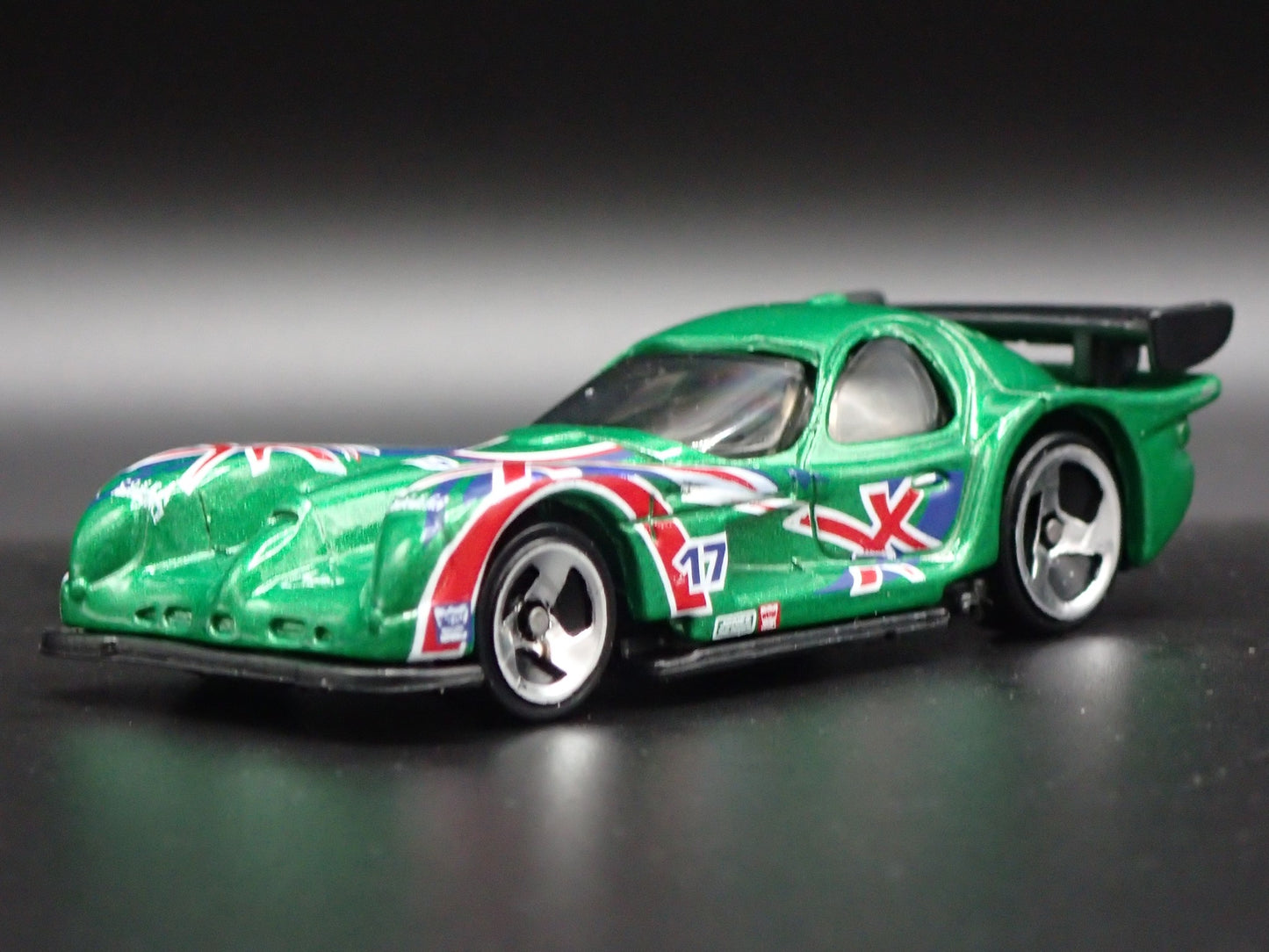 1997-2003 PANOZ GTR-1 RACE CAR 1:64 SCALE COLLECTIBLE DIORAMA DIECAST MODEL CAR