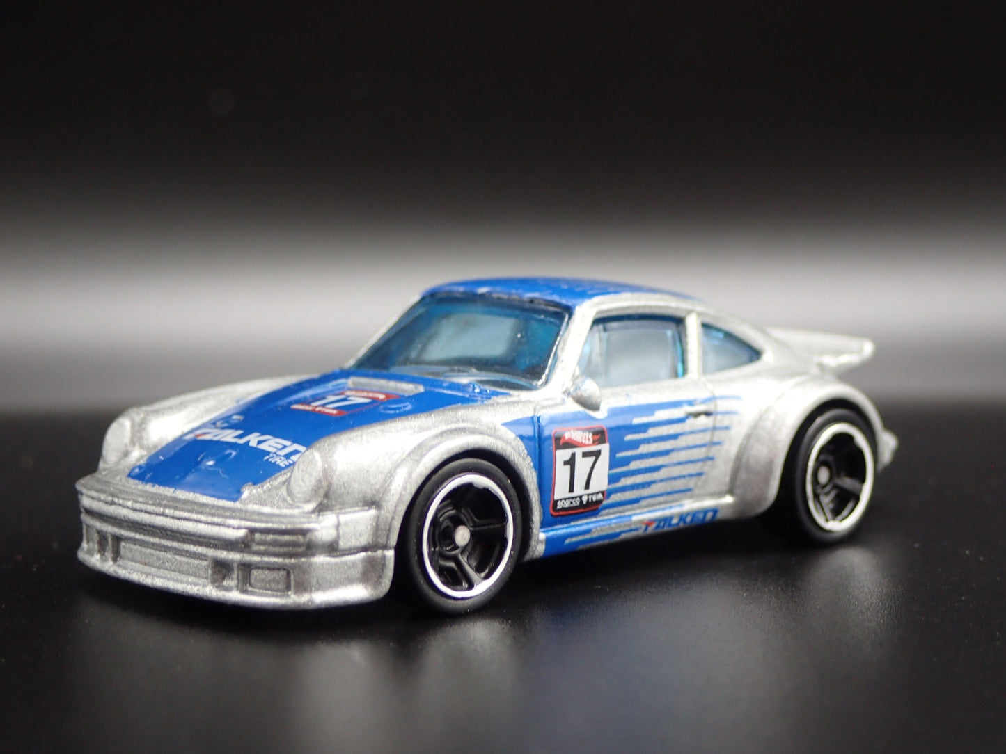 1976-1977 PORSCHE 934 TURBO RSR FALKEN TIRE 1:64 SCALE DIORAMA DIECAST MODEL CAR