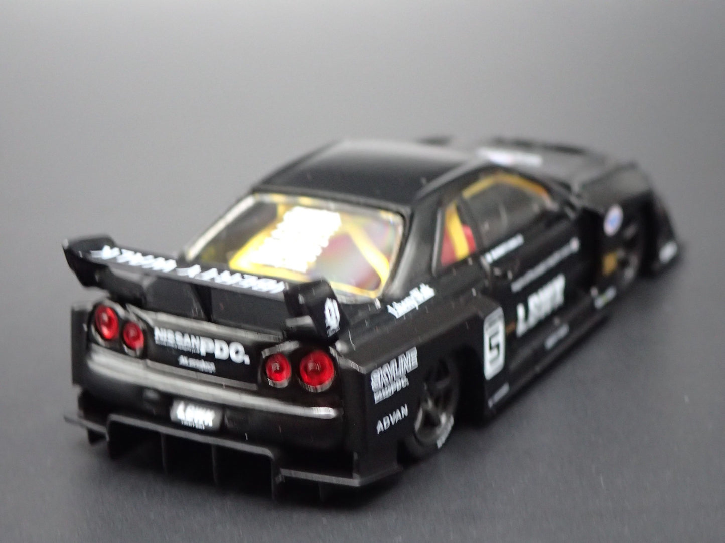 NISSAN SKYLINE LB-ER34 SUPER SILHOUTTE LBWK 1:64 SCALE DIORAMA DIECAST MODEL CAR