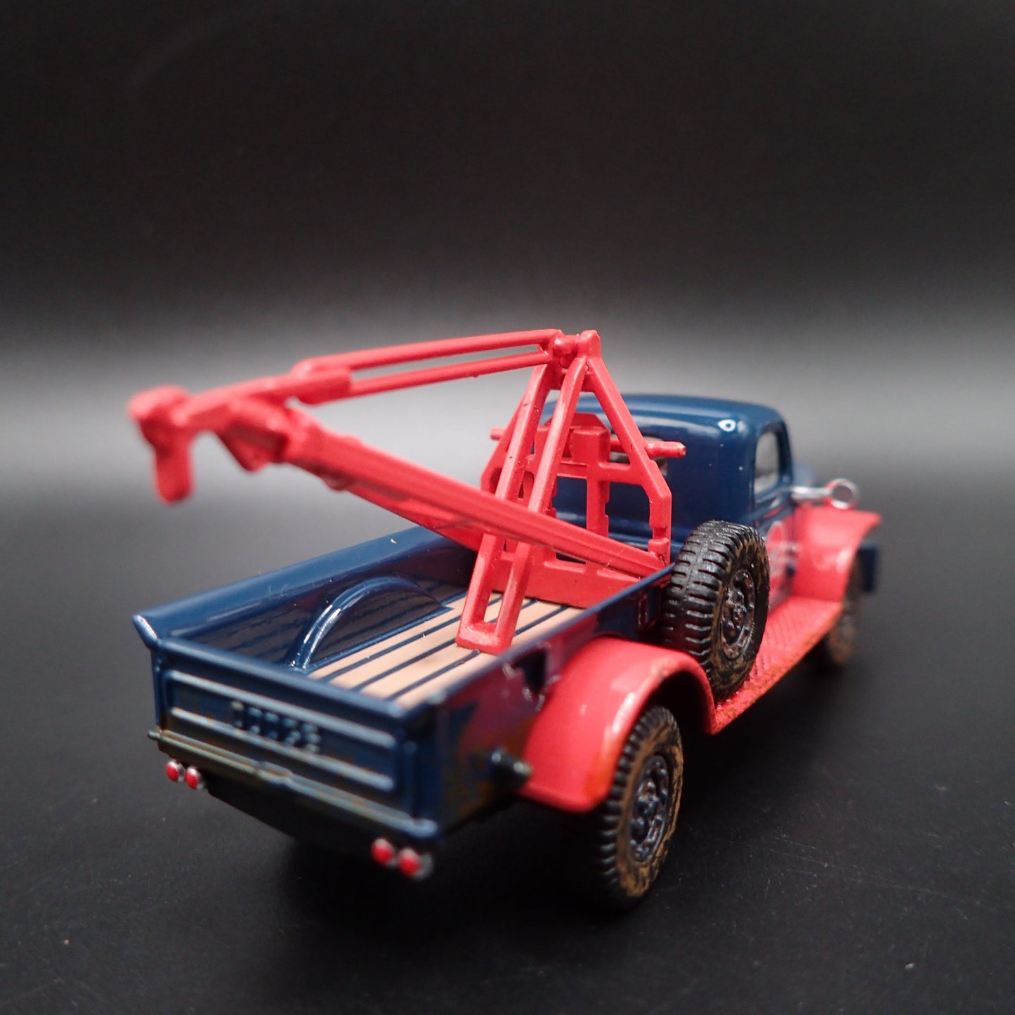 1950 50 DODGE POWER WAGON TOW TRUCK WRECKER GULF 1:64 SCALE DIECAST MODEL CAR