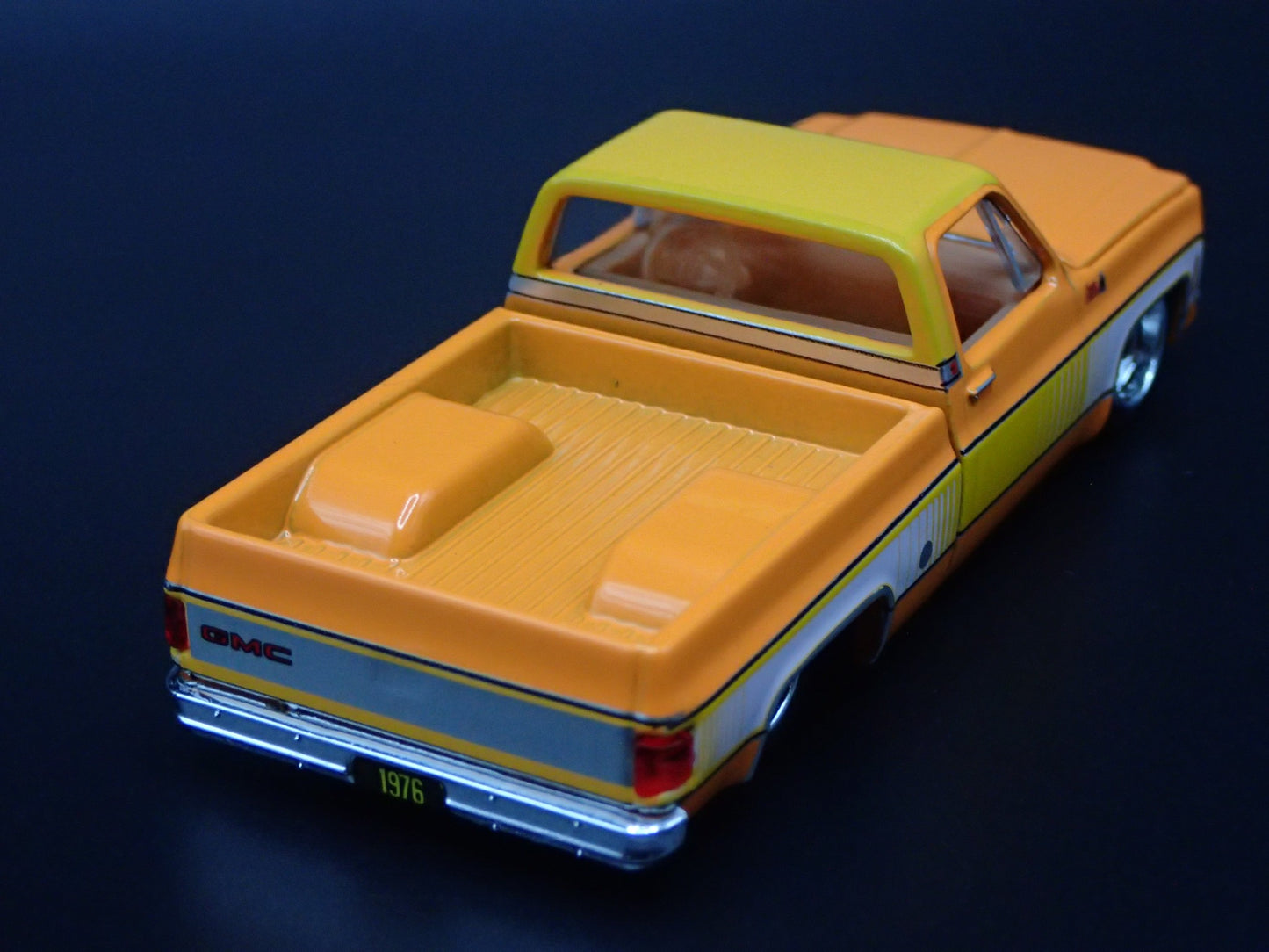 1976 76 GMC SIERRA GRANDE 15 PICKUP TRUCK SQUAREBODY ORANGE 1/64 SCALE MODEL CAR