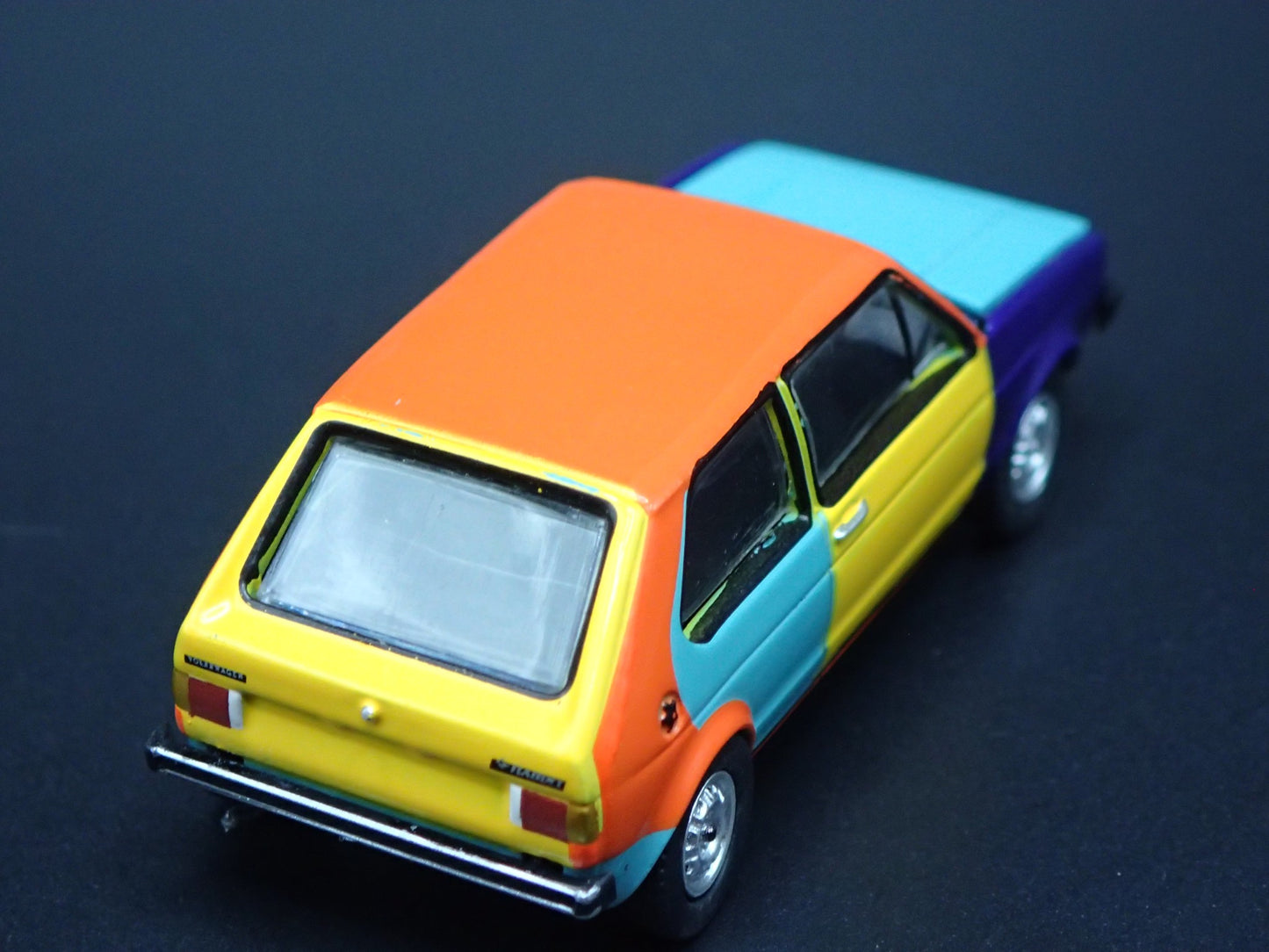 1975 75 VW VOLKSWAGEN RABBIT MK1 HARLEQUIN 1:64 SCALE DIORAMA DIECAST MODEL CAR