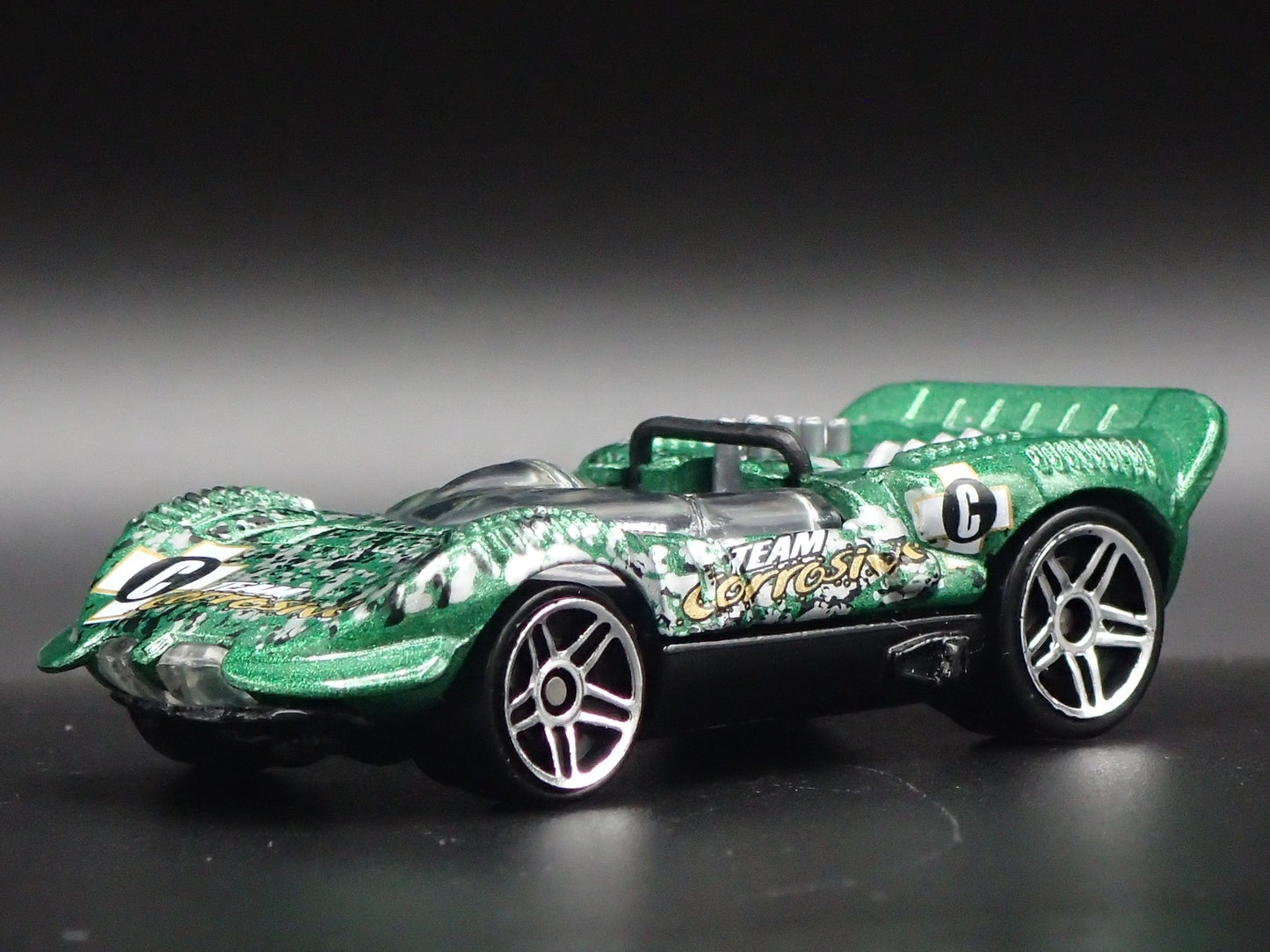 CHAPARRAL II 2 RACE CAR GREEN 1:64 SCALE COLLECTIBLE DIORAMA DIECAST MODEL CAR