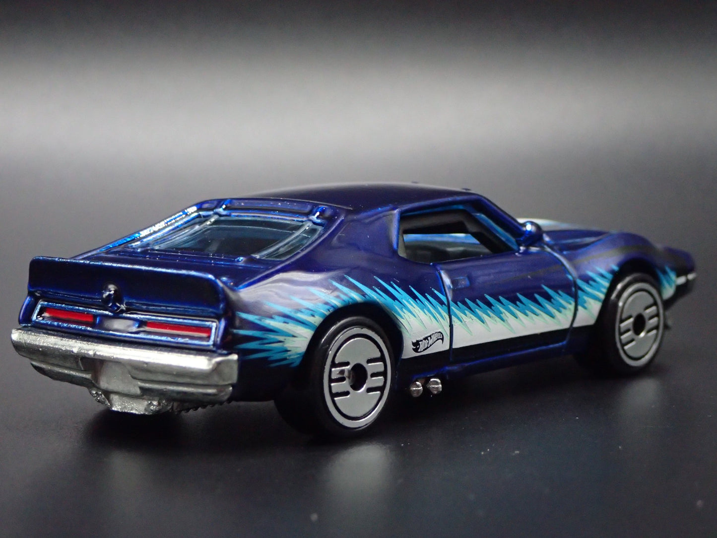 1971 71 AMC JAVELIN AMX BLUE 1:64 SCALE COLLECTIBLE DIORAMA DIECAST MODEL CAR