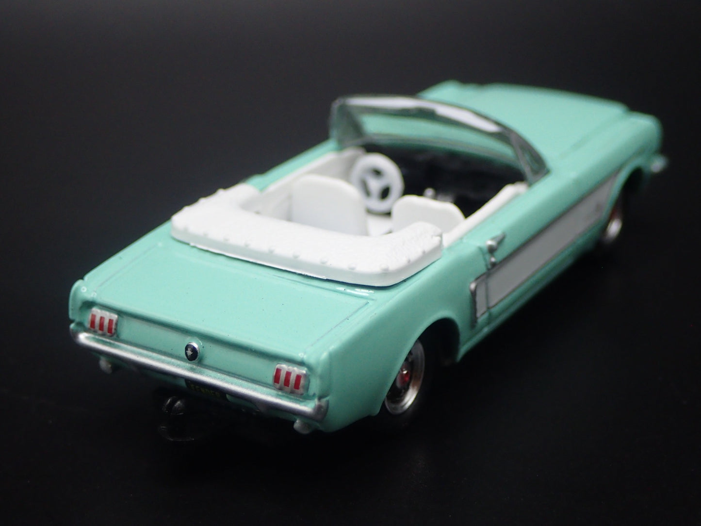 1965 65 FORD MUSTANG CONVERTIBLE MINT GREEN 1/64 SCALE DIORAMA DIECAST MODEL CAR