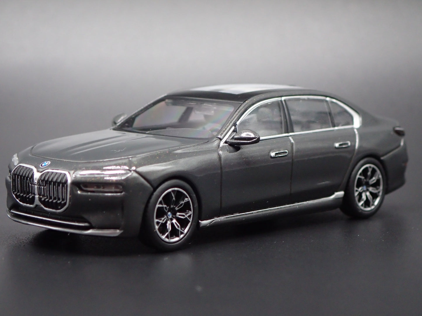 2023-2025 BMW i7 xDRIVE60 G70 GREY 1:64 SCALE COLLECTIBLE DIECAST MODEL CAR