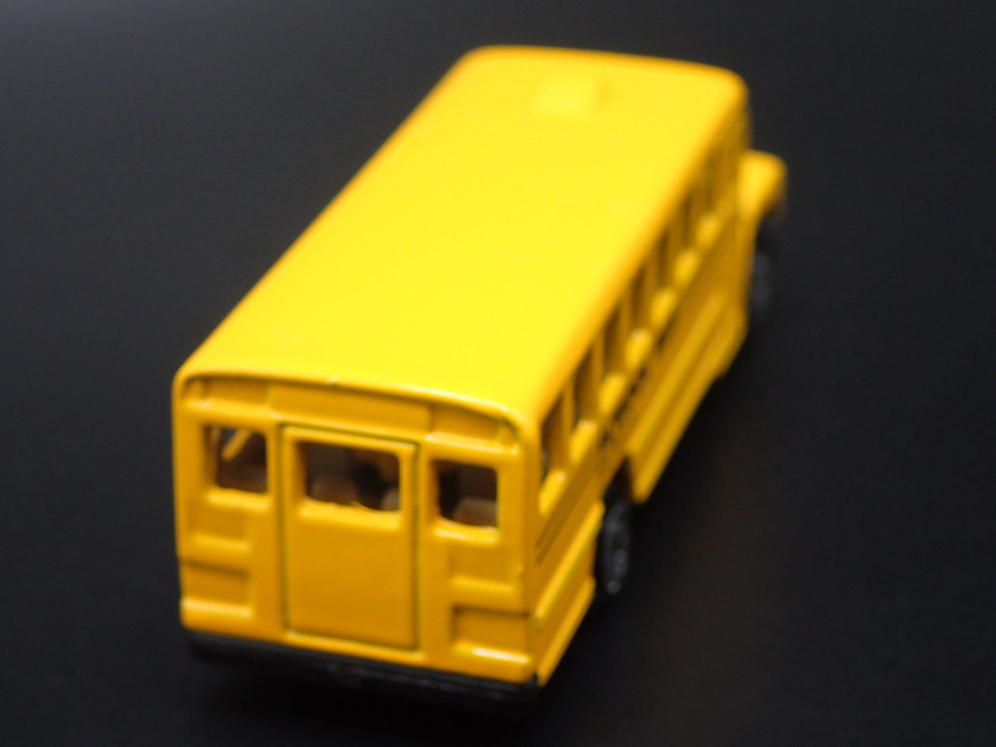 VINTAGE SCHOOL BUS YELLOW 1:64 MB SCALE COLLECTIBLE DIORAMA DIECAST MODEL CAR