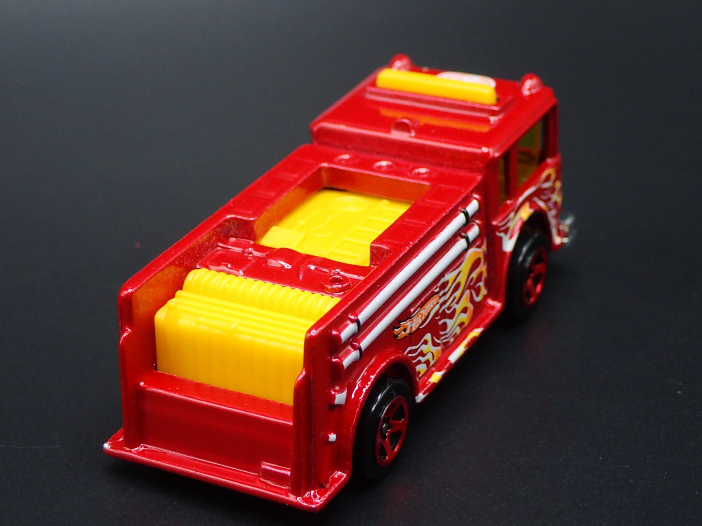 VINTAGE FIRE TRUCK RED 1:64 HW SCALE COLLECTIBLE DIORAMA DIECAST MODEL CAR