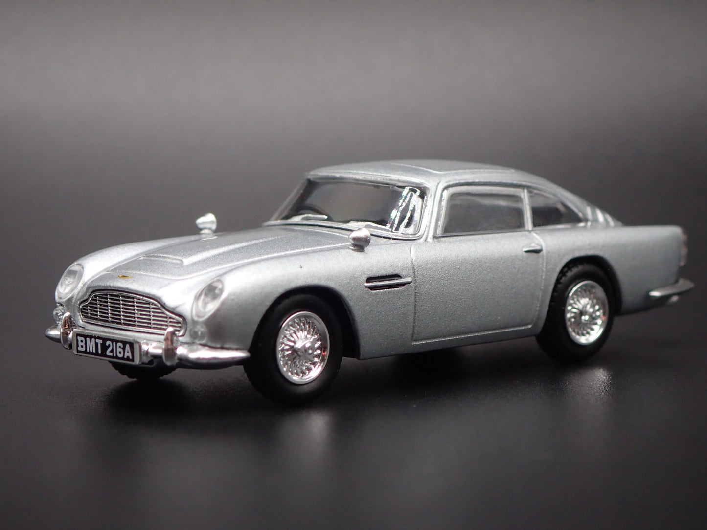 1963-1965 ASTON MARTIN DB5 JAMES BOND 007 SILVER 1/64 SCALE DIECAST MODEL CAR