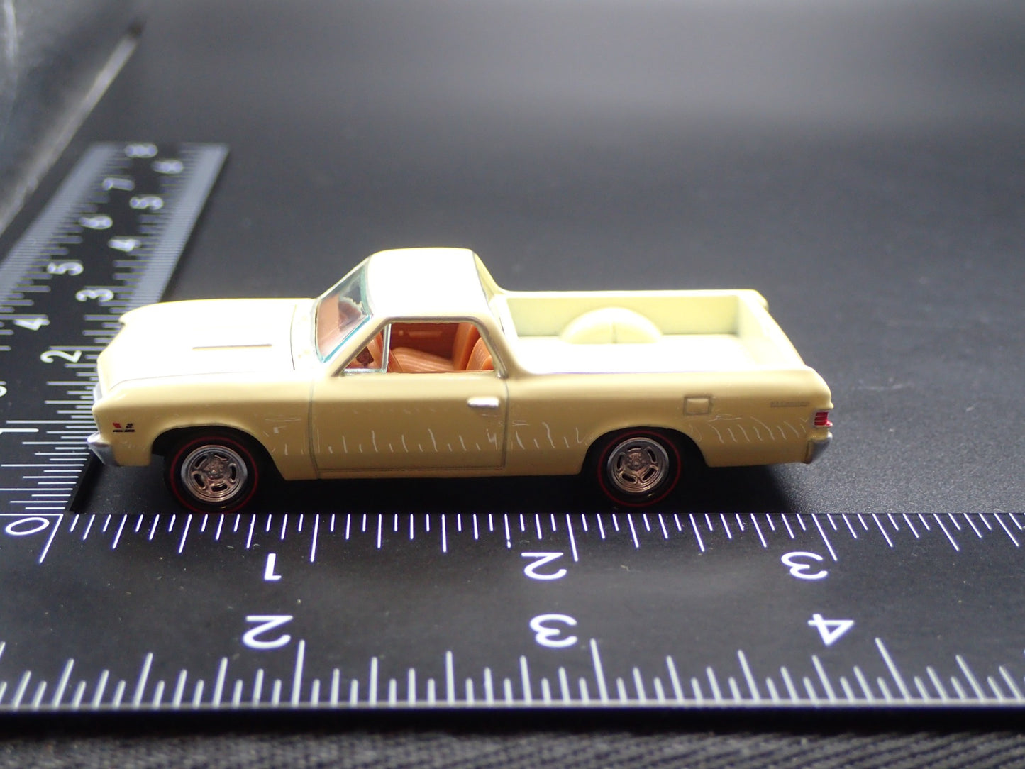 1967 67 CHEVY CHEVROLET EL CAMINO SS YELLOW 1:64 SCALE DIORAMA DIECAST MODEL CAR