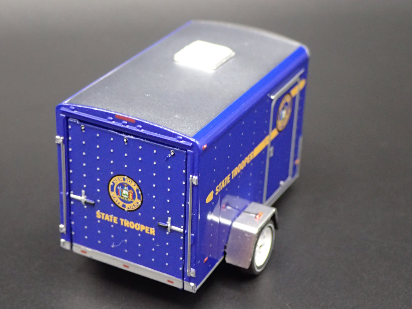 NEW YORK STATE TROOPER POLICE SMALL CARGO TRAILER 1:64 SCALE DIORAMA MODEL CAR
