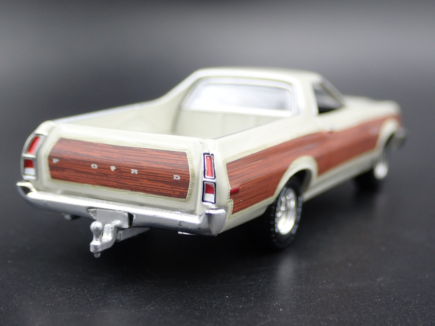 1973 73 FORD RANCHERO SQUIRE PICKUP TRUCK W/ HITCH 1:64 SCALE DIECAST MODEL CAR