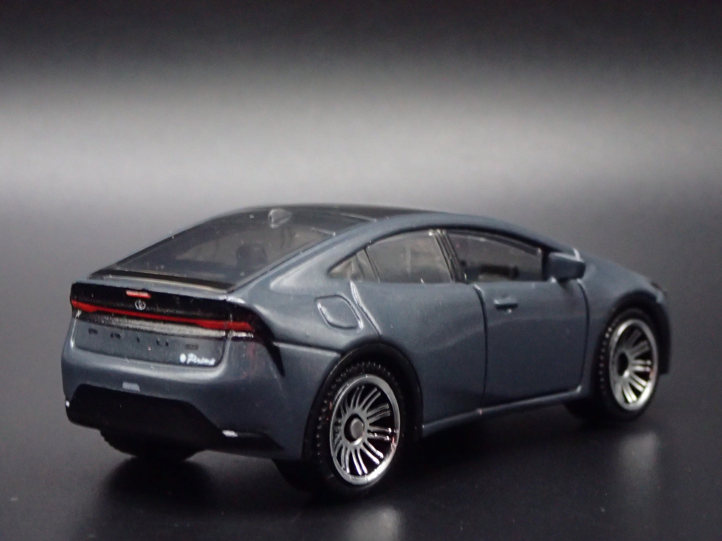 2023-2025 TOYOTA PRIUS PRIME 1/64 SCALE COLLECTIBLE DIORAMA DIECAST MODEL CAR