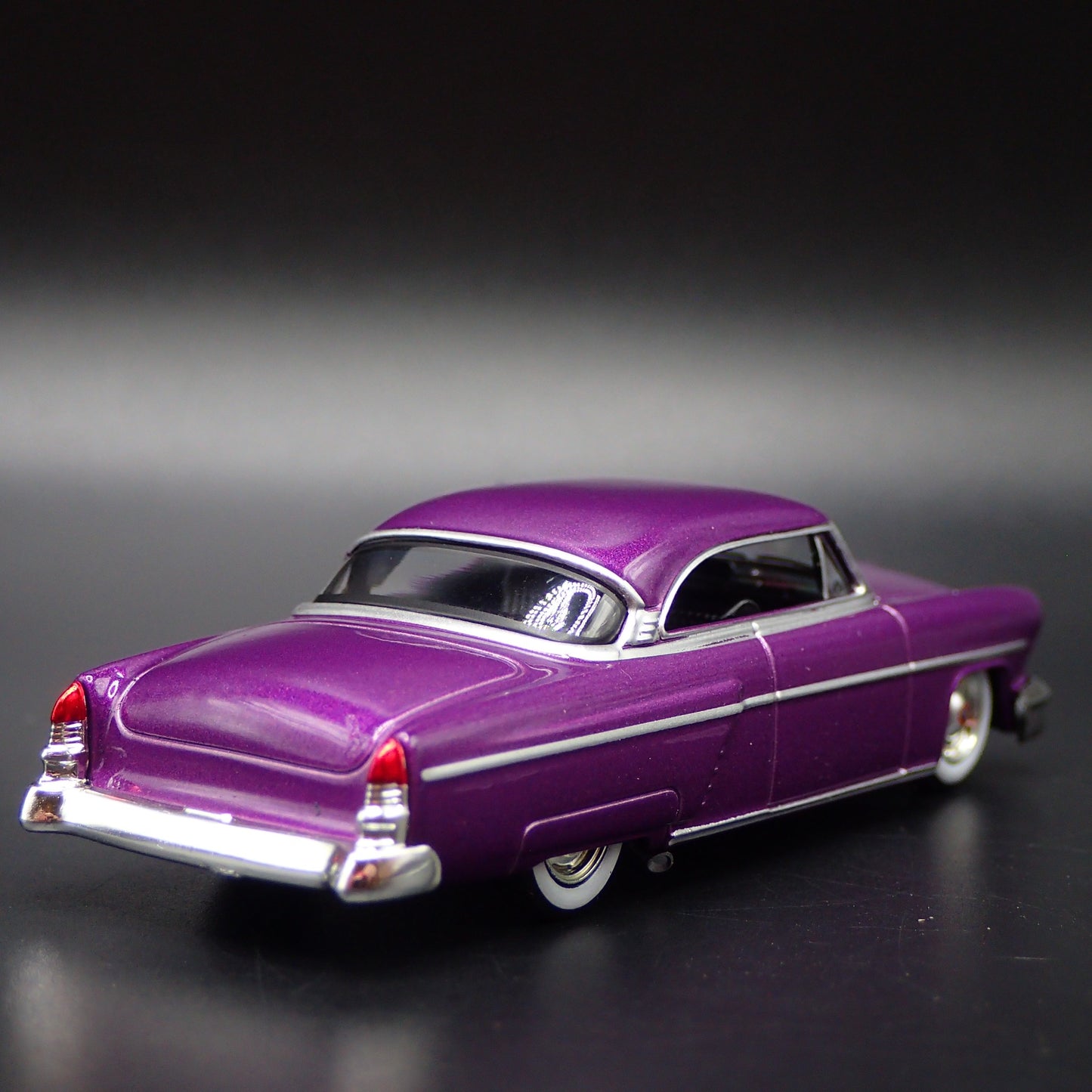 1954 54 LINCOLN CAPRI PURPLE 1:64 SCALE COLLECTIBLE DIORAMA DIECAST MODEL CAR