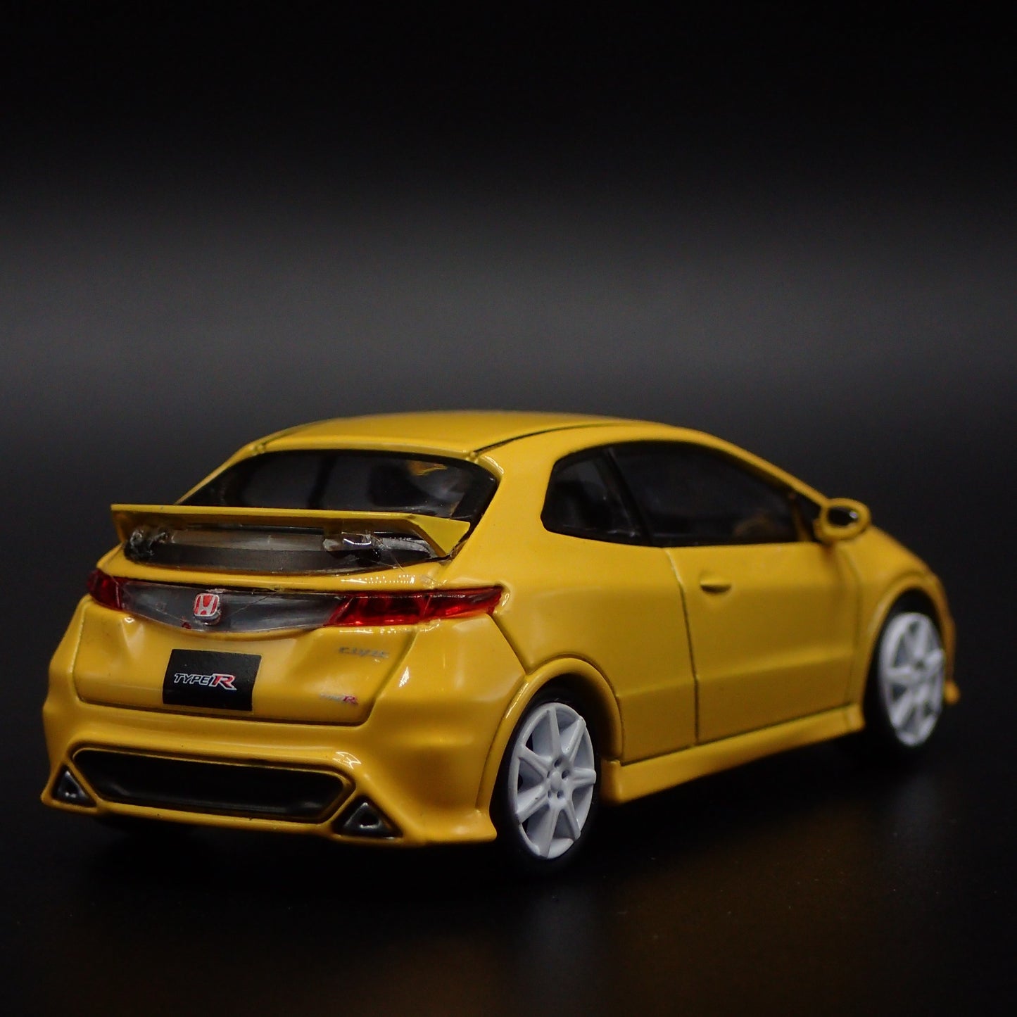 2007-2011 HONDA CIVIC TYPE R FN2 EURO 1:64 SCALE DIORAMA DIECAST MODEL CAR