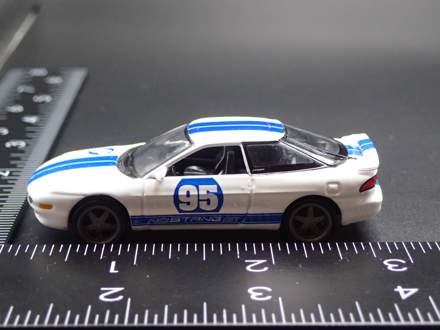 1995 95 FORD PROBE GT WHITE 1:64 SCALE COLLECTIBLE DIORAMA DIECAST MODEL CAR