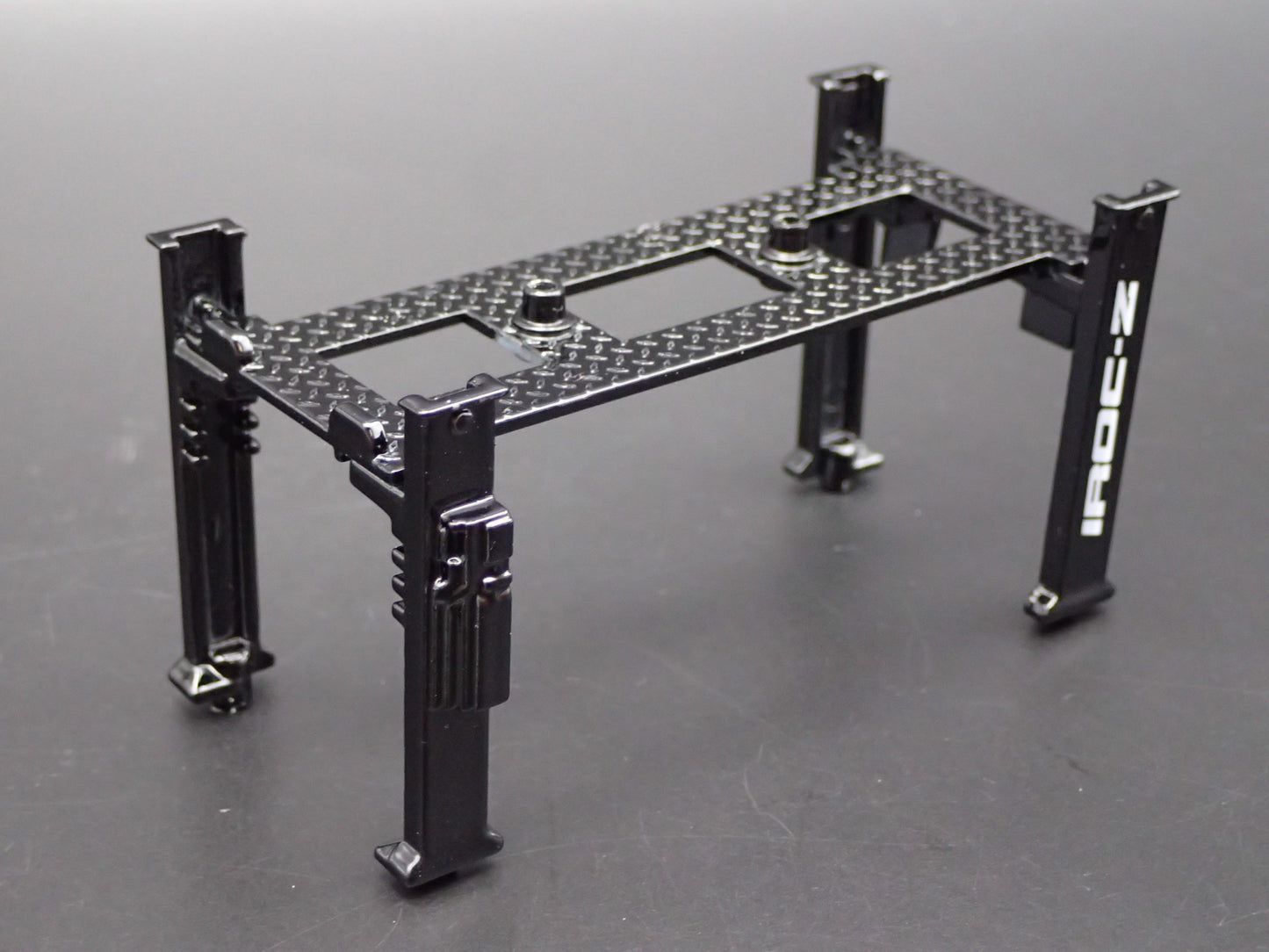 IROC-Z 1:64 SCALE AUTO SHOP MECHANIC GARAGE 4 POST CAR LIFT DIORAMA DIECAST PROP