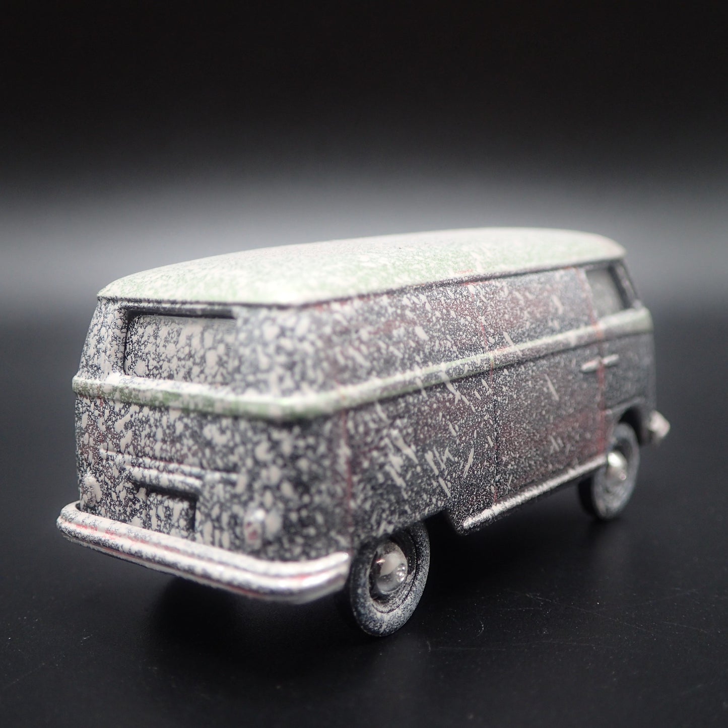 1950-1967 VW VOLKSWAGEN T1 PANEL VAN BARN FIND 1:64 SCALE DIECAST MODEL CAR