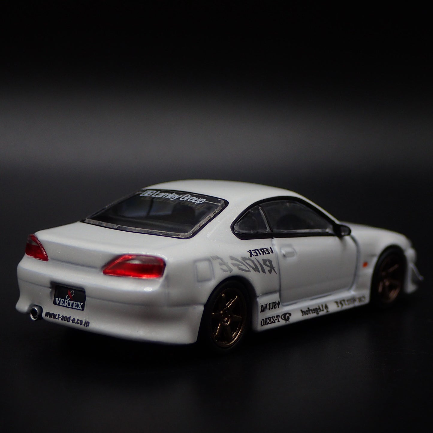 1999-2002 NISSAN SILVIA S15 VERTEX WHITE 1:64 SCALE DIORAMA DIECAST MODEL CAR
