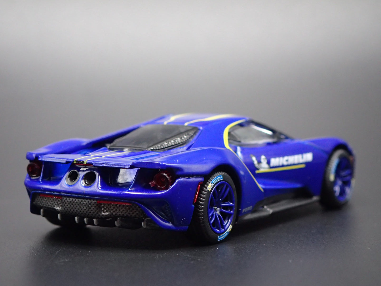 2017-2022 FORD GT MICHELIN BLUE 1:64 SCALE COLLECTIBLE DIORAMA DIECAST MODEL CAR