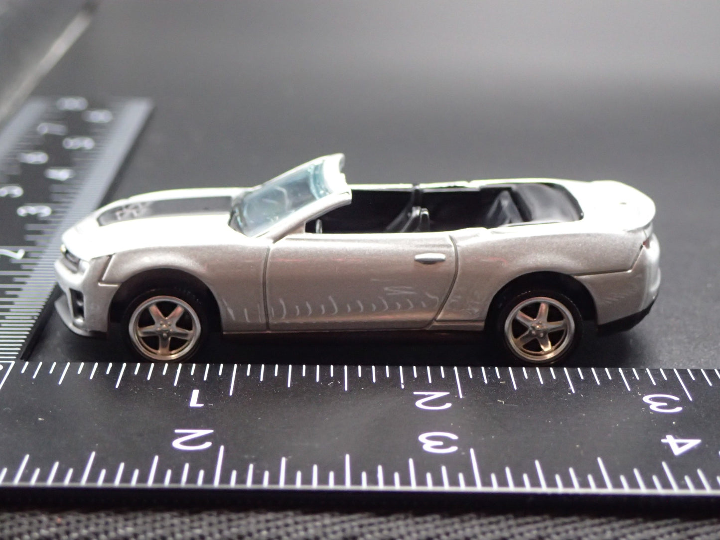 2013 CHEVY CHEVROLET CAMARO ZL1 CONVERTIBLE 1:64 SCALE DIORAMA DIECAST MODEL CAR