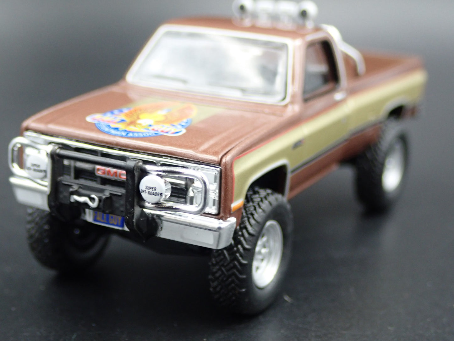 1982 82 GMC K2500 4X4 TRUCK FALL GUY SQUAREBODY 1/64 SCALE DIECAST MODEL CAR