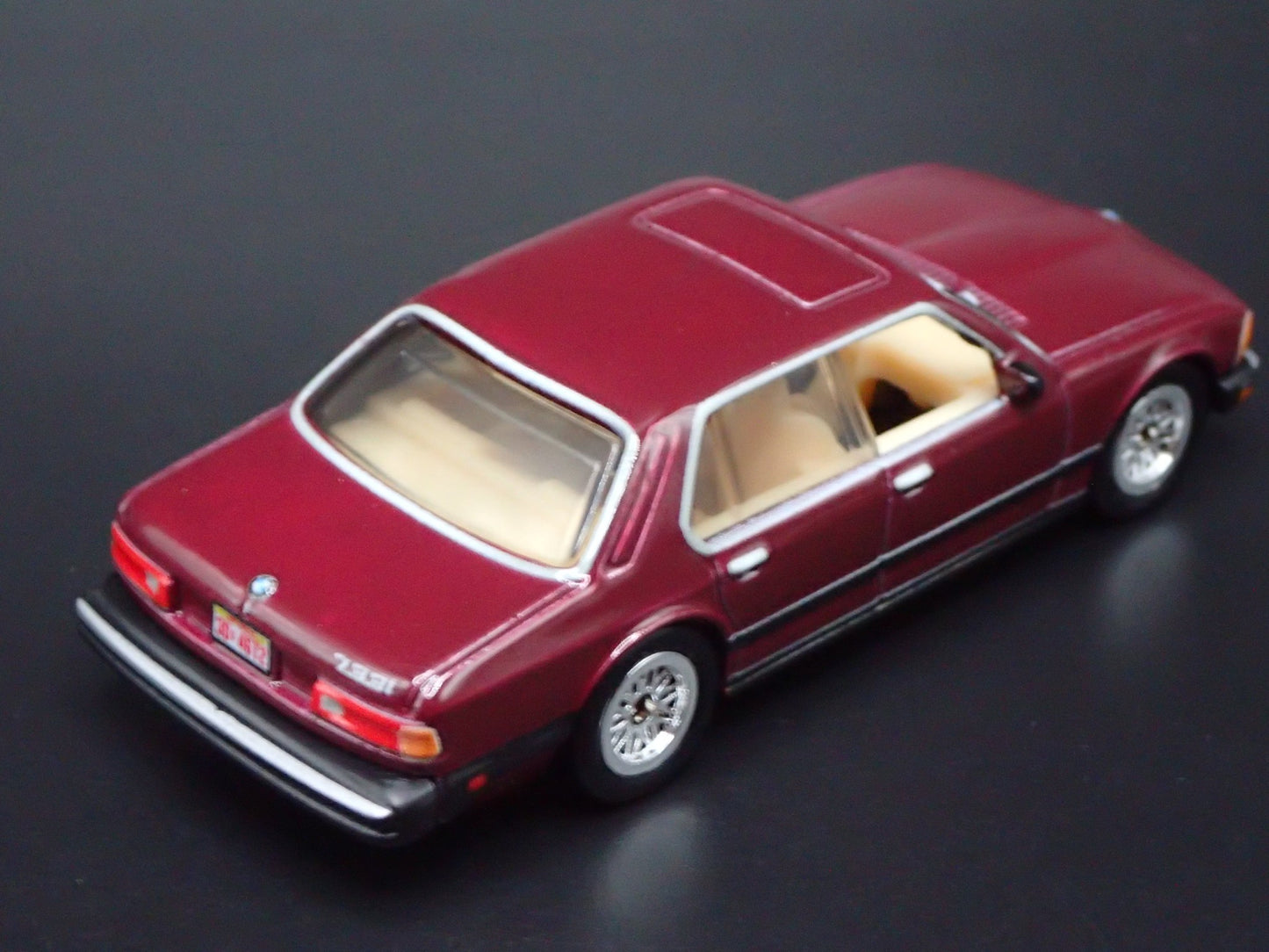 1983-1986 BMW 733i MAROON 1:64 SCALE COLLECTIBLE DIORAMA DIECAST MODEL CAR