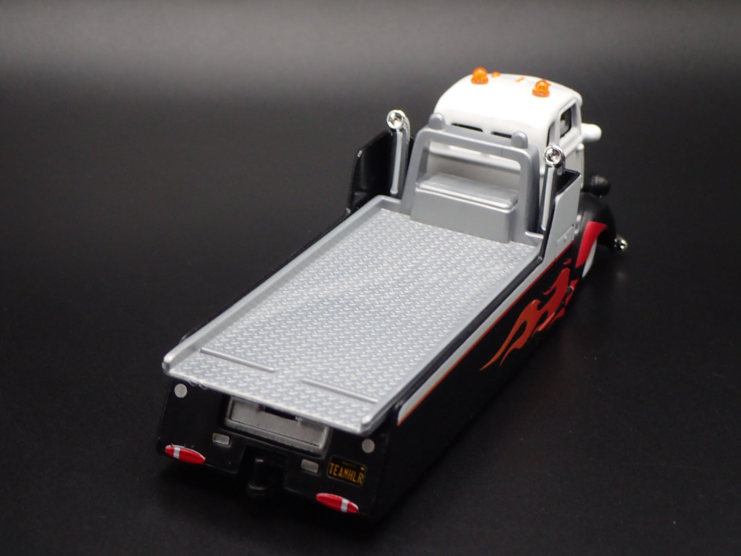 COE FLATBED CAR HAULER WHITE 1:64 SCALE COLLECTIBLE DIORAMA DIECAST MODEL CAR