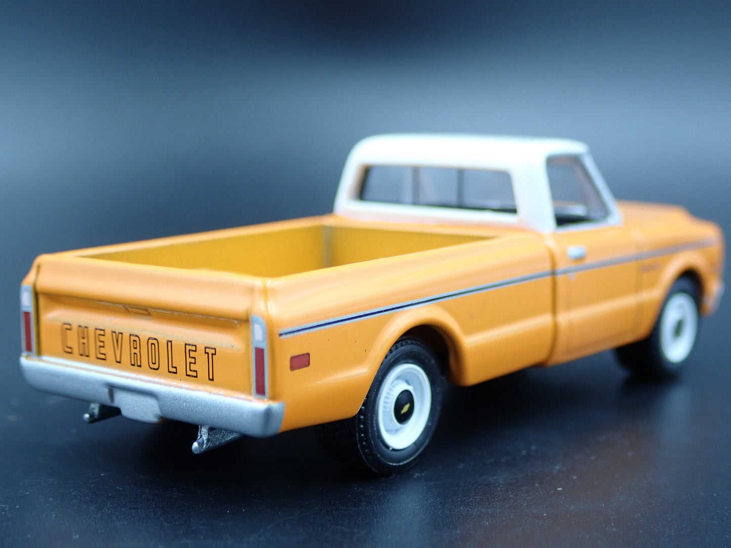 1971 71 CHEVY CHEVROLET C10 PICKUP TRUCK 1/64 SCALE DIORAMA DIECAST MODEL CAR