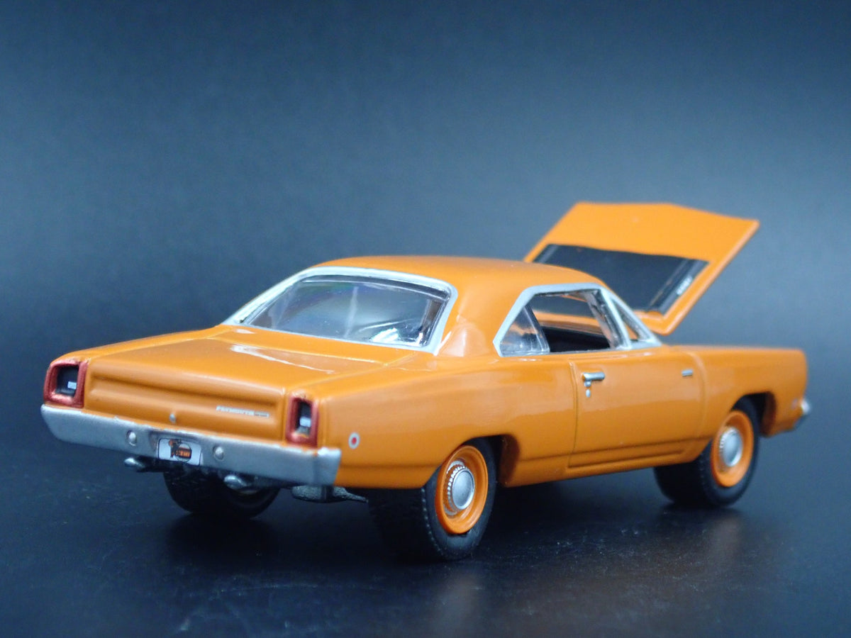 1968 68 PLYMOUTH ROAD RUNNER HEMI RARE 1:64 SCALE DIORAMA DIECAST MODEL CAR-Burning Rubber Toy Company
