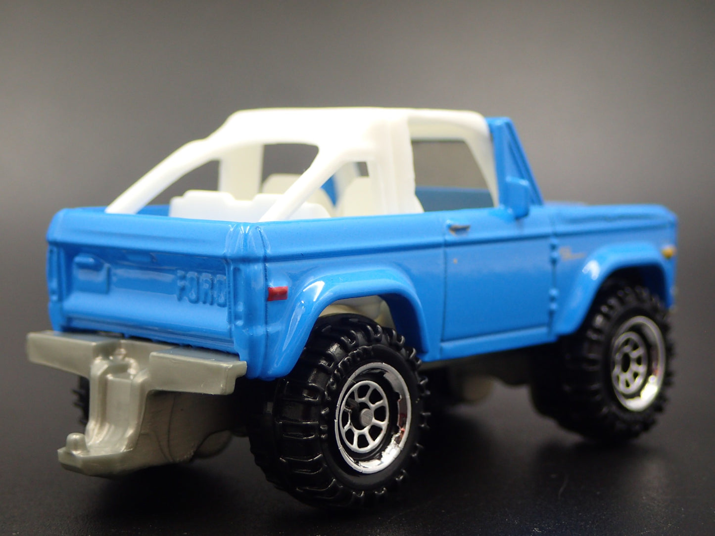 1972 72 FORD BRONCO 4X4 OFF ROAD w HITCH BLUE 1:64 SCALE DIECAST MODEL CAR
