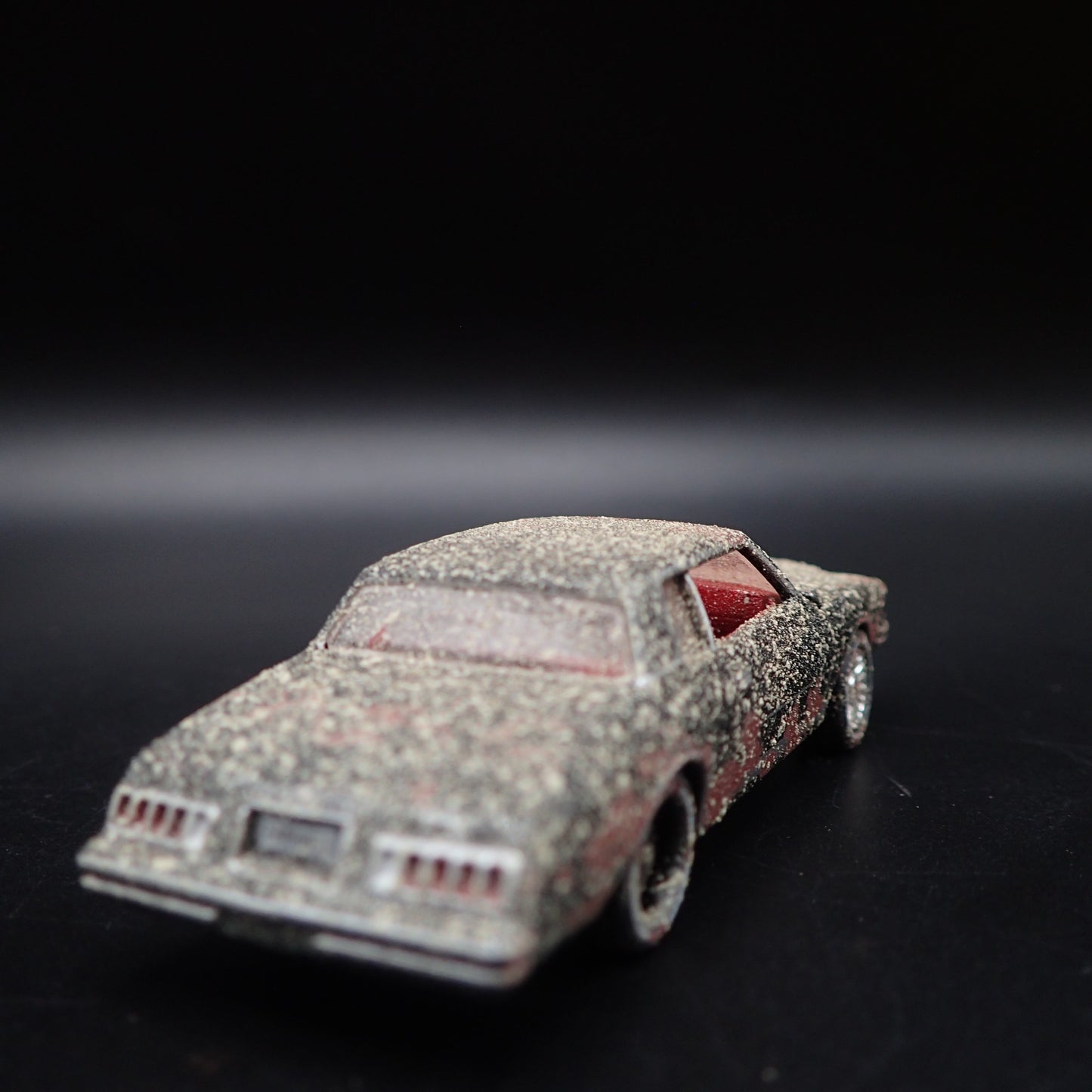 1978 CHEVY CHEVROLET MONTE CARLO G BODY BARN FIND 1:64 SCALE DIECAST MODEL CAR