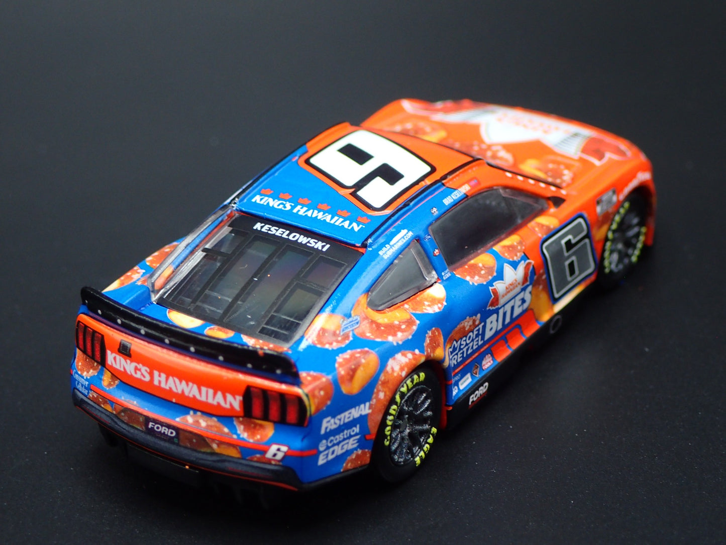 2024 24 FORD MUSTANG #6 BRAD KESELOWSKI KINGS HAWAIIAN NASCAR 1:64 DIECAST CAR