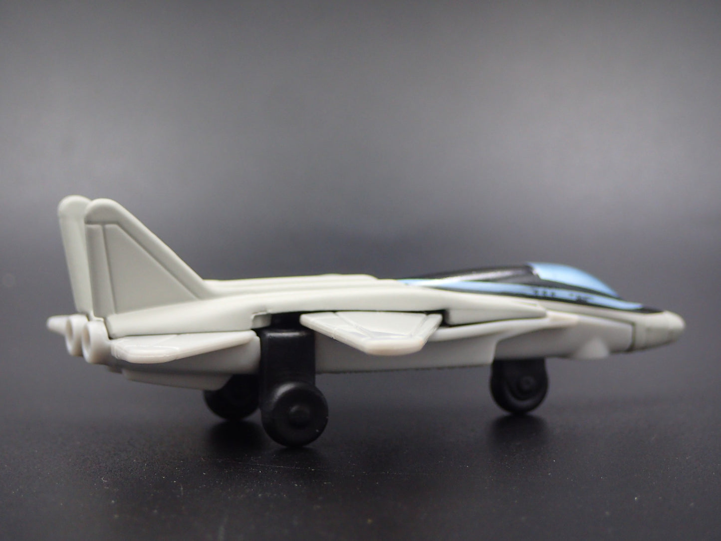 TOP GUN MAVERICK SWING WING PLANE MILITARY 1:64 MB SCALE DIORAMA DIECAST MODEL