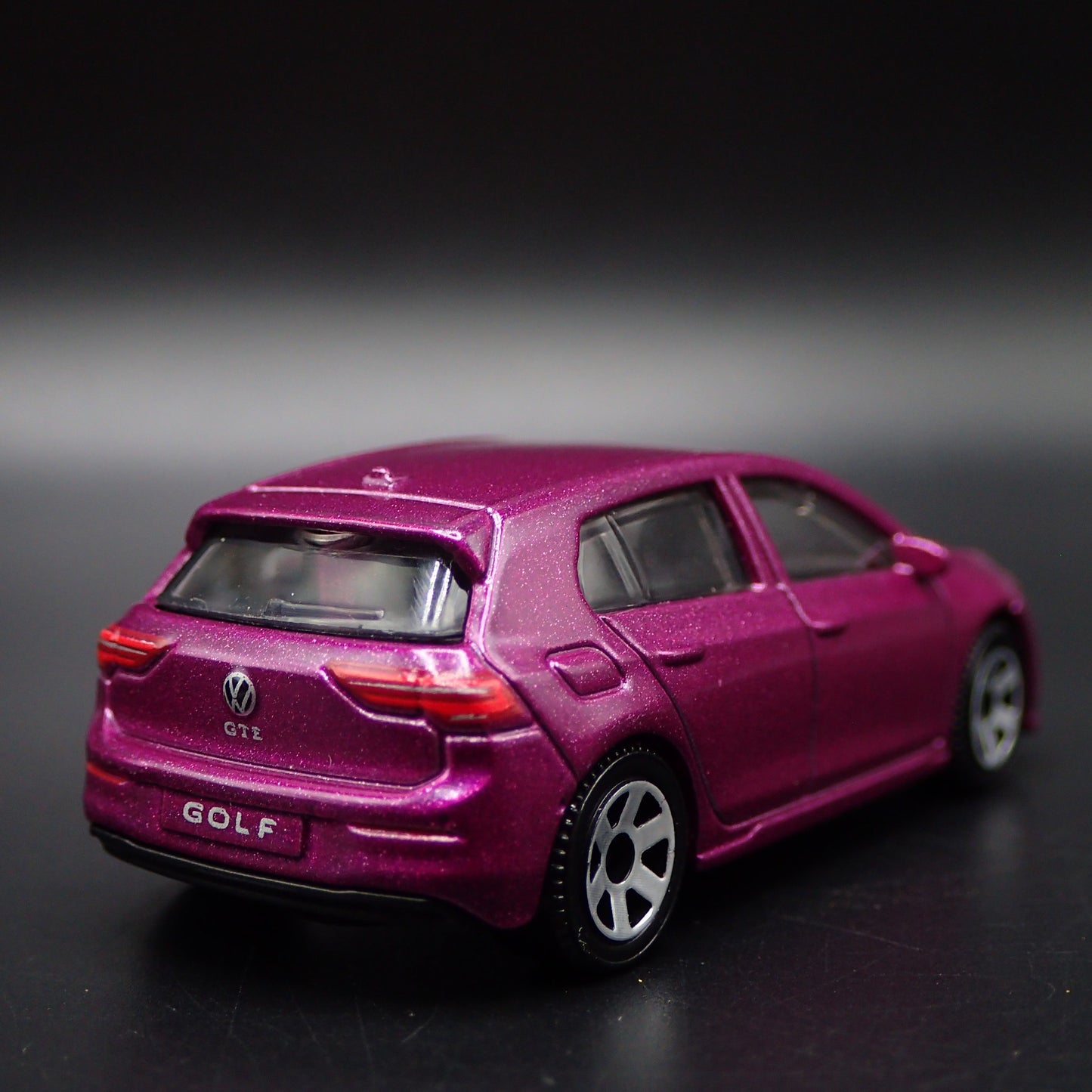 2019 19 VW VOLKSWAGEN GOLF GTE MK8 PURPLE 1:64 SCALE DIORAMA DIECAST MODEL CAR
