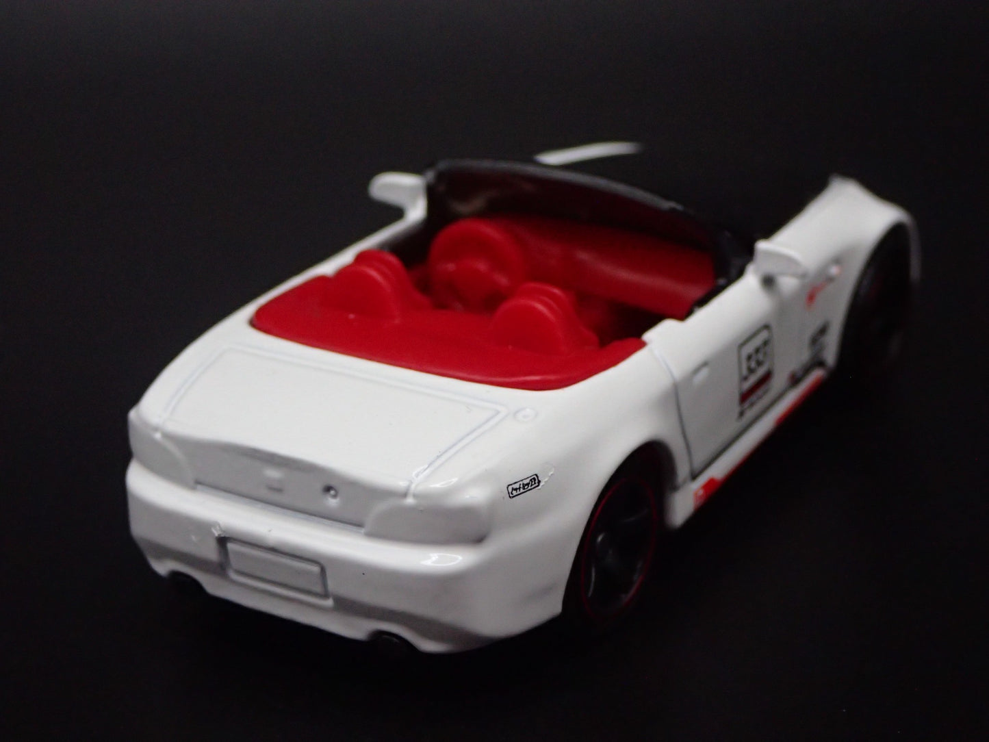 2004 - 2009 HONDA S2000 WHITE 1:64 SCALE COLLECTIBLE DIORAMA DIECAST MODEL CAR