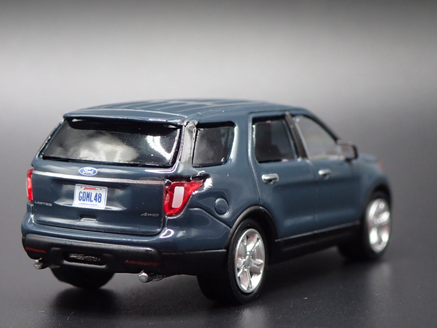 2011-2019 FORD EXPLORER SUV 1:64 SCALE COLLECTIBLE DIORAMA DIECAST MODEL CAR