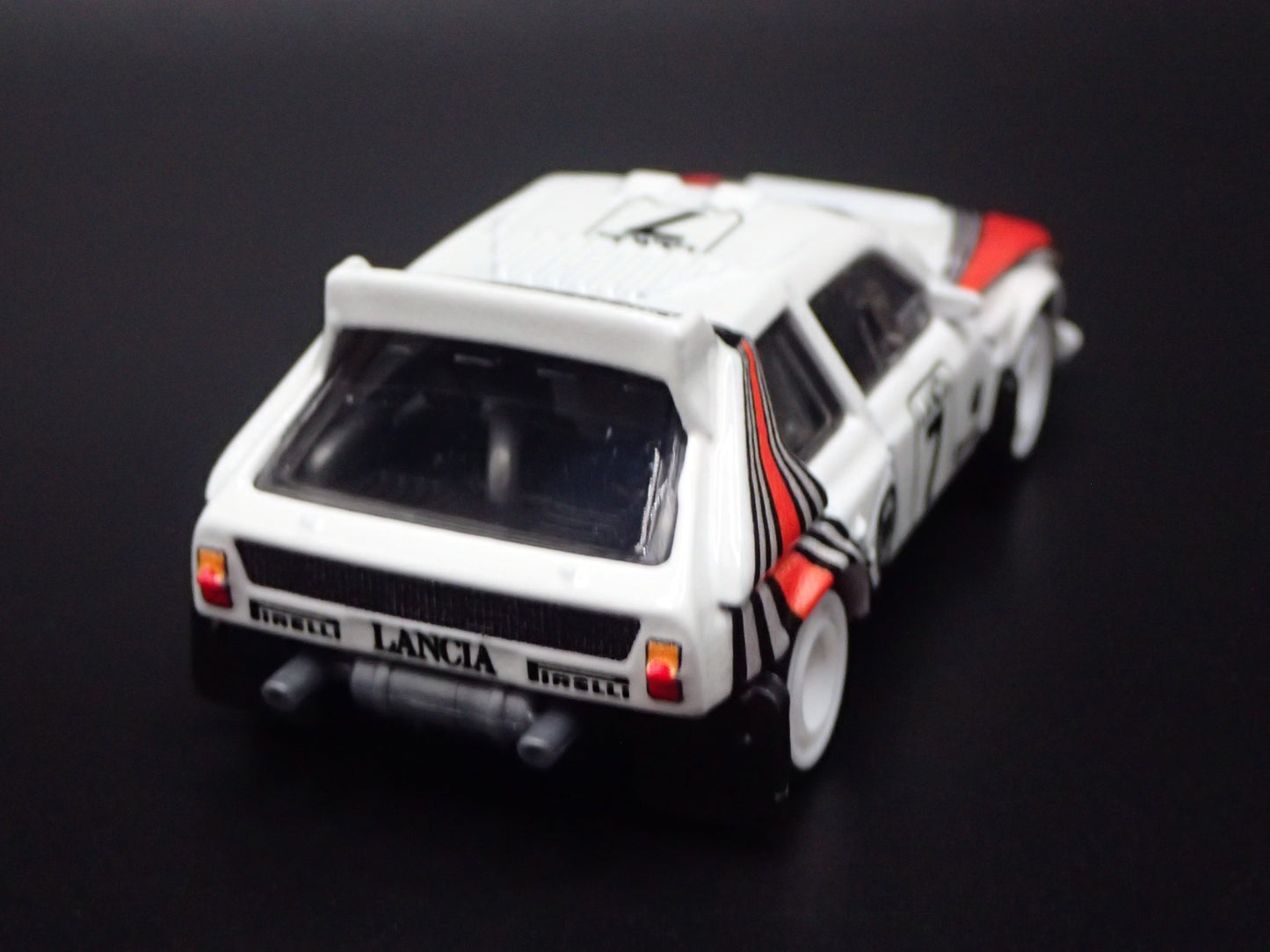 1987-1994 LANCIA DELTA S4 RACE CAR WHITE 1:64 SCALE DIORAMA DIECAST MODEL CAR