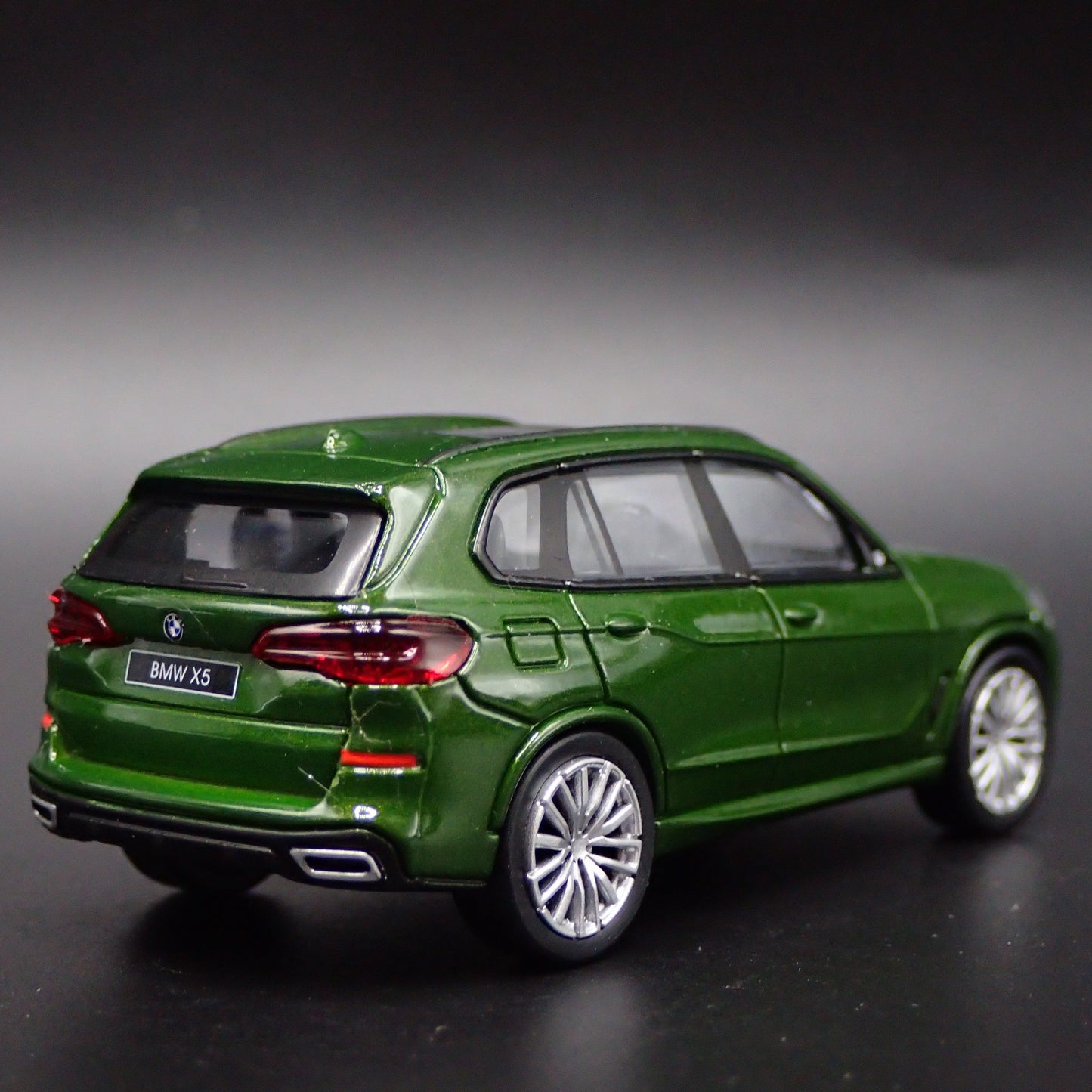 2019-2025 BMW X5 LUXURY SUV G05 1:64 SCALE COLLECTIBLE DIORAMA DIECAST MODEL CAR