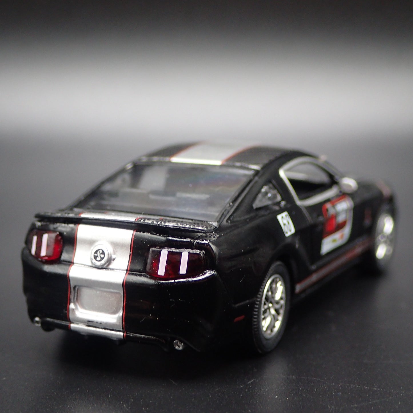 2010 10 FORD MUSTANG SHELBY GT500 OPTIMA 1:64 SCALE DIORAMA DIECAST MODEL CAR
